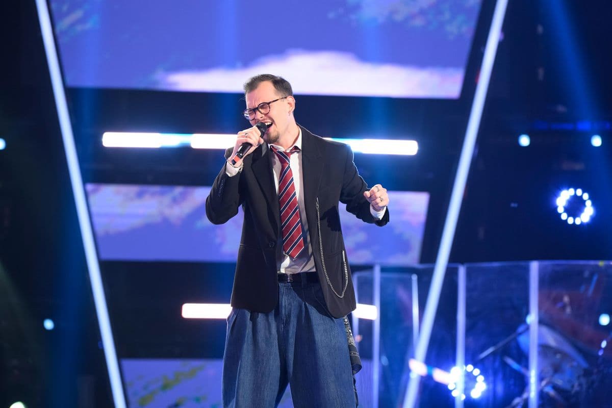 Gabriel Munteanu a visat să ajungă la Vocea României încă de la primul sezon! Jurnalistul și omul de radio a ales o piesă emoționantă, dar nu i-a convins pe antrenori. Smiley i-a spus ce i-a lipsit | PRO TV